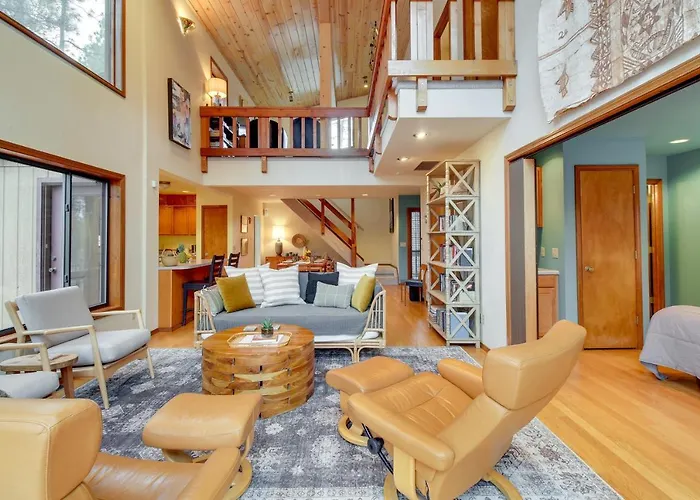 Spacious With Deck - Near Golf Holiday home *