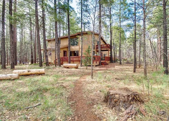 Spacious With Deck - Near Golf Holiday home